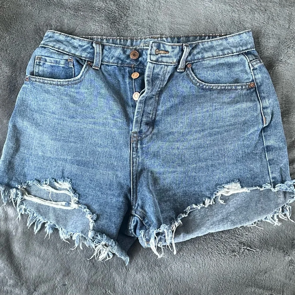 Wild Fable Distressed Shorts size 6